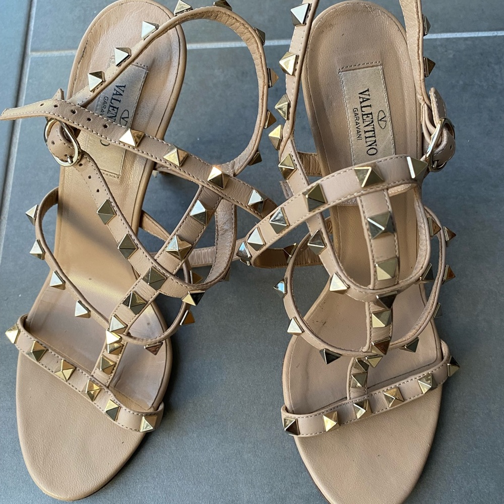 Valentino garavani heels rock stud